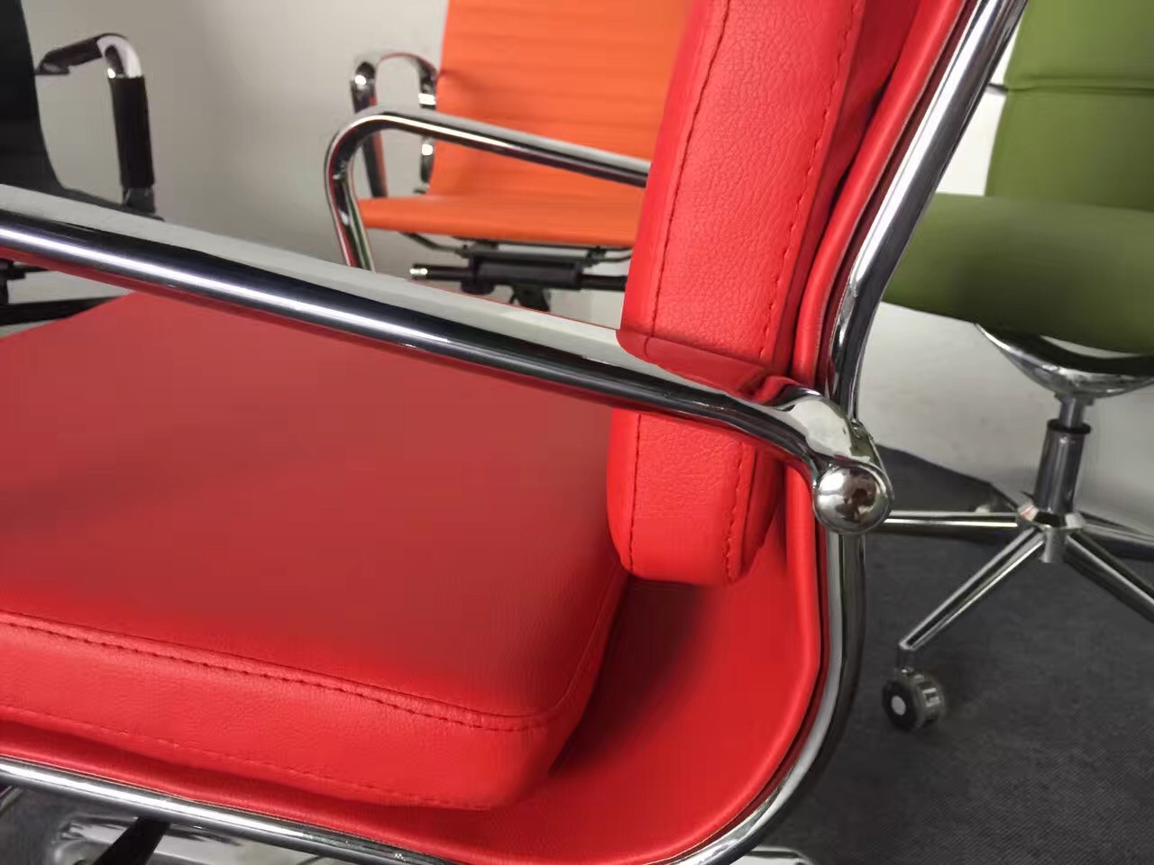 Modern red eames office chair/reclining red office chair/ergonomic red eames mesh chair
